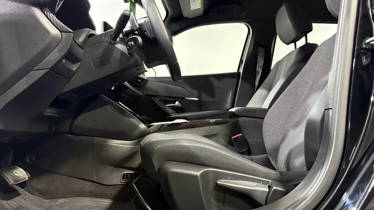 Peugeot 2008 1.2 Style Mhev 136 At Hibrido año 2025