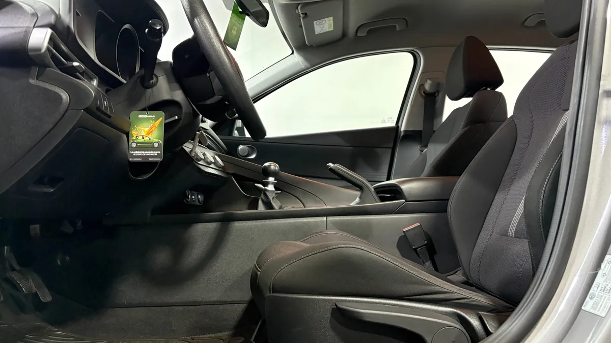 Hyundai Elantra 1.6 Cn7 Plus Mt año 2024