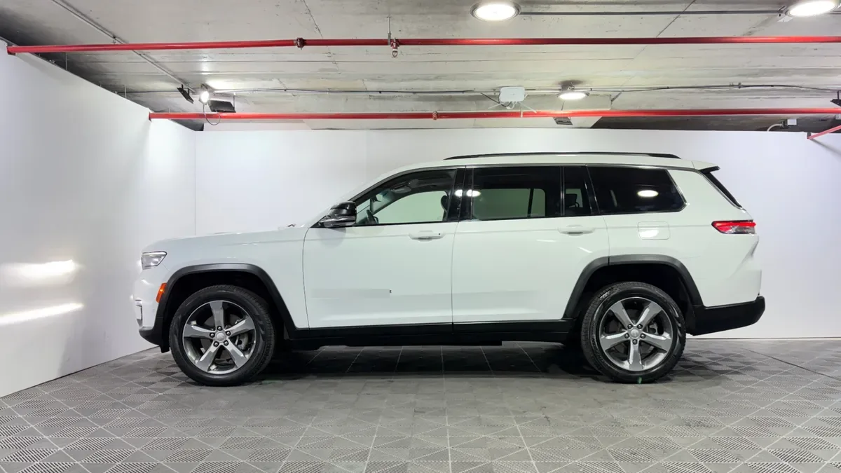 Jeep Grand Cherokee 3.6 Limited L At 4x4 año 2023