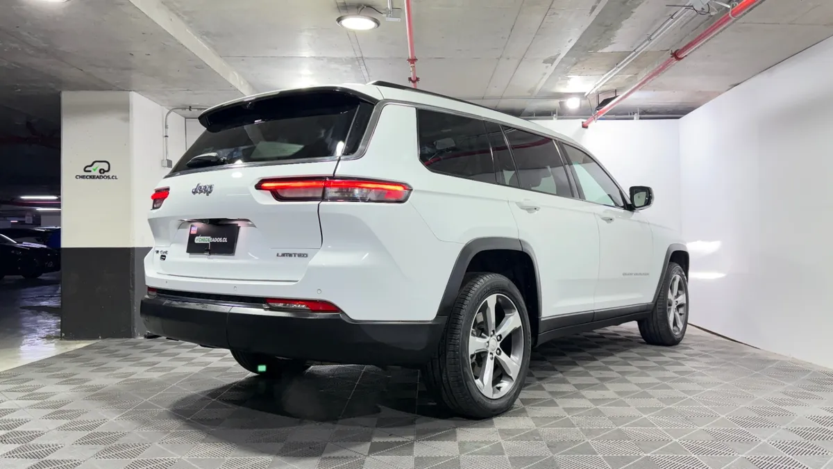 Jeep Grand Cherokee 3.6 Limited L At 4x4 año 2023