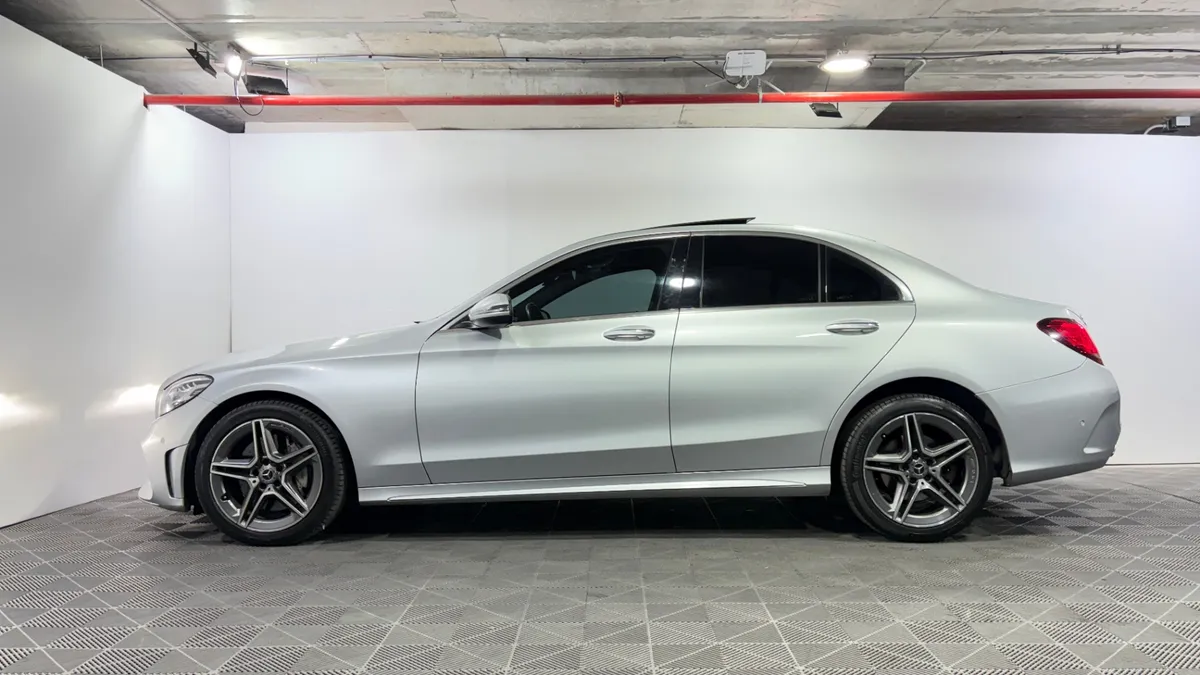 Mercedes-Benz C300 2.0 Fl At año 2019