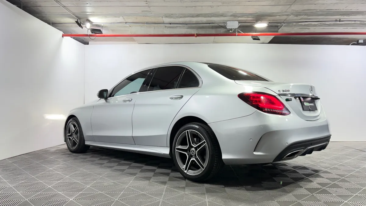 Mercedes-Benz C300 2.0 Fl At año 2019