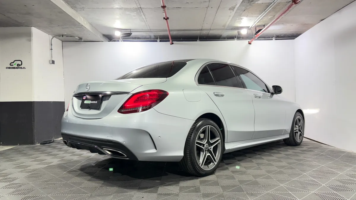 Mercedes-Benz C300 2.0 Fl At año 2019