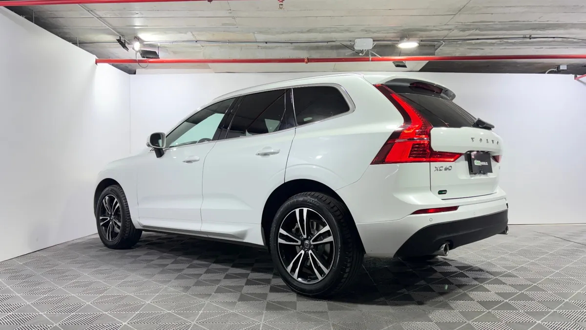 Volvo Xc60 2.0 D5 Momentum Plus At 4x4 Diesel año 2018