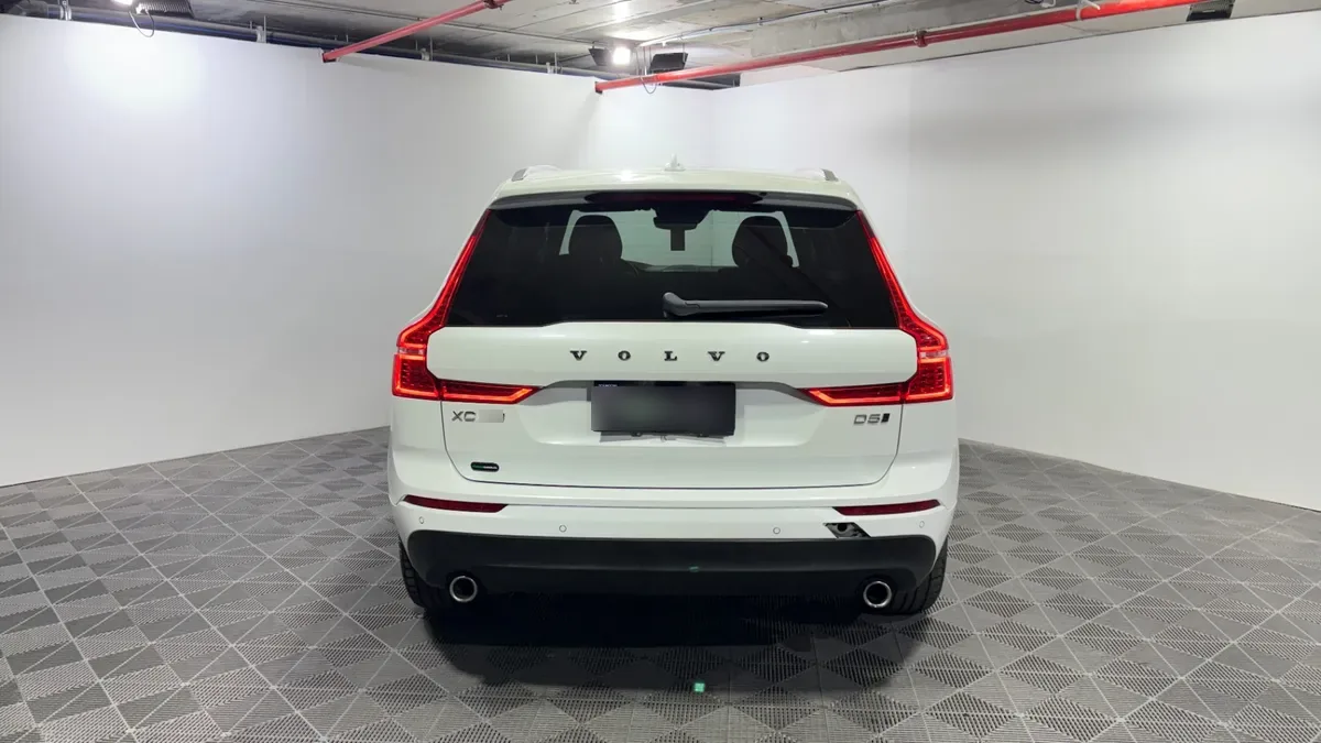 Volvo Xc60 2.0 D5 Momentum Plus At 4x4 Diesel año 2018