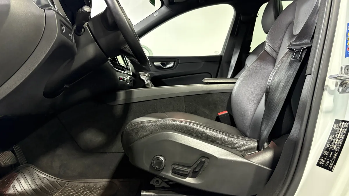 Volvo Xc60 2.0 D5 Momentum Plus At 4x4 Diesel año 2018