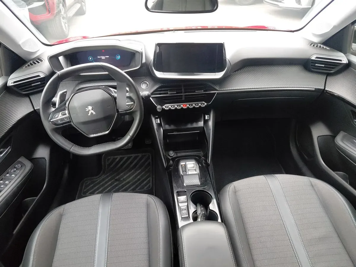 Peugeot 208 1.2 Puretech Allure Pack 130 4x2 Eat8 5p año 2024