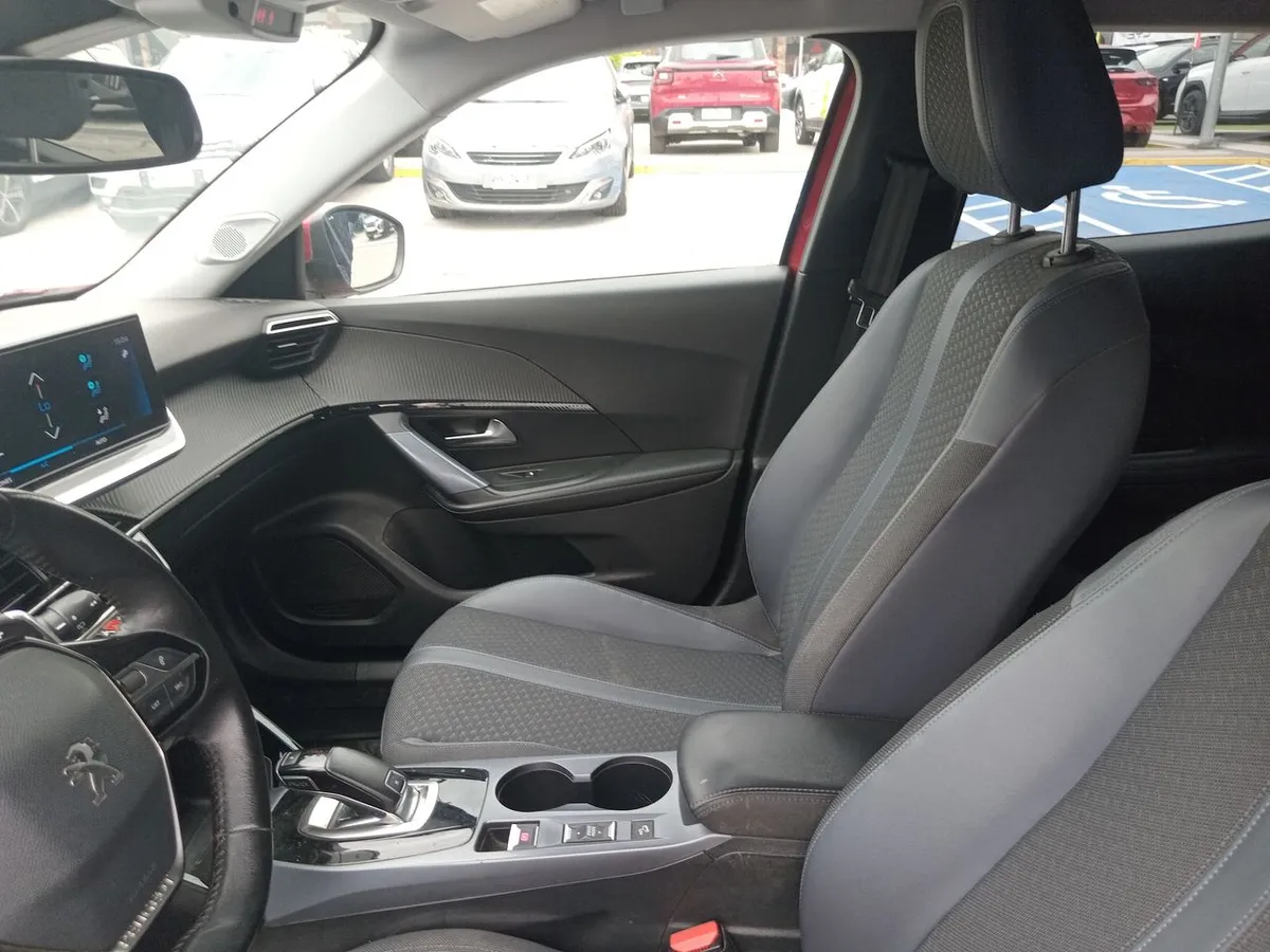 Peugeot 2008 1.2 Allure Bluehdi Diesel 4x2 130 At 5p año 2021