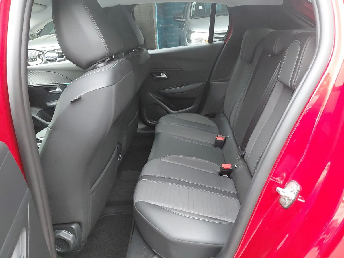 Peugeot 208 1.2 Puretech Allure Pack 130 4x2 Eat8 5p año 2024