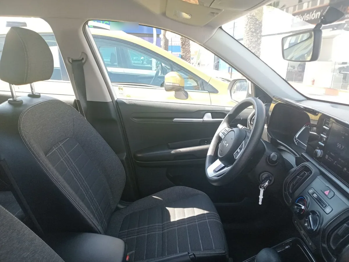 Kia Sonet 1.5 Ex 4x2 Ivt Ri At 5p año 2025