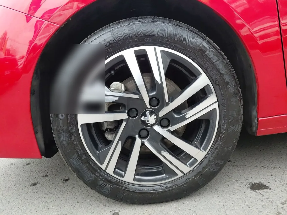 Peugeot 208 1.2 Puretech Allure Pack 130 4x2 Eat8 5p año 2024