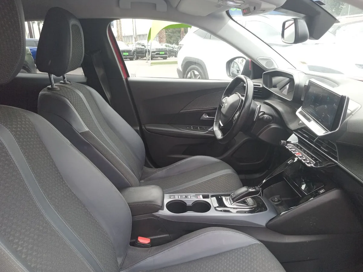 Peugeot 2008 1.2 Allure Bluehdi Diesel 4x2 130 At 5p año 2021