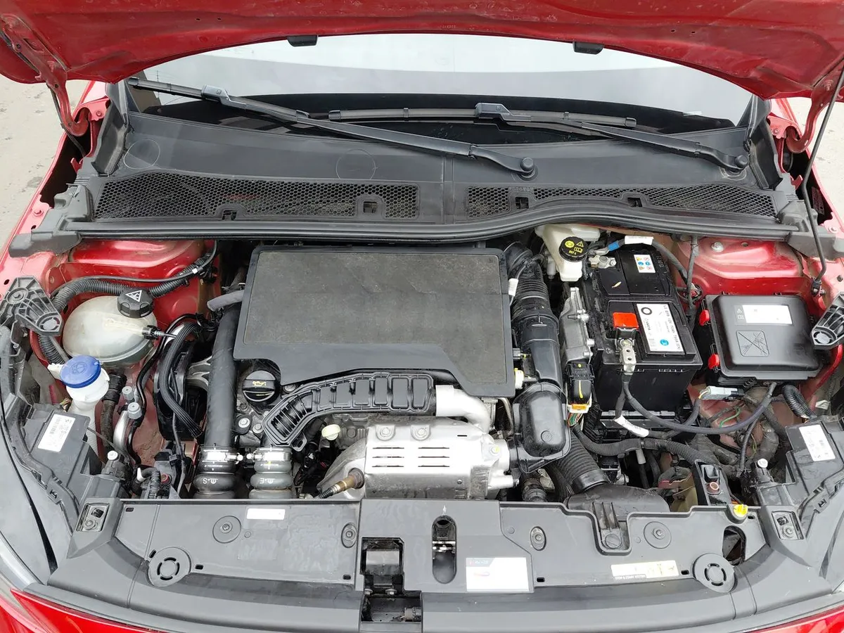 Peugeot 208 1.2 Puretech Allure Pack 130 4x2 Eat8 5p año 2024