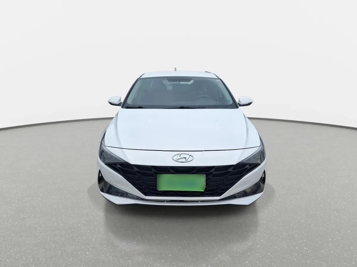 Hyundai Elantra 1.6 Cn7 Plus 4x2 Mt 4p año 2022