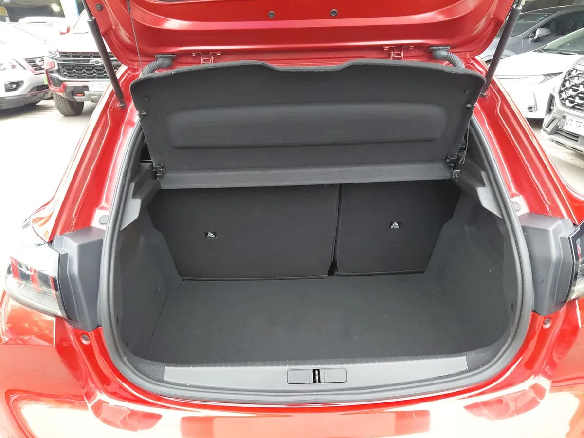 Peugeot 208 1.2 Puretech Allure Pack 130 4x2 Eat8 5p año 2024