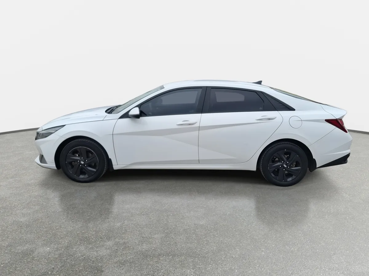 Hyundai Elantra 1.6 Cn7 Plus 4x2 Mt 4p año 2022