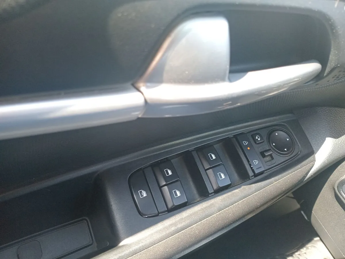 Kia Sonet 1.5 Ex 4x2 Ivt Ri At 5p año 2025