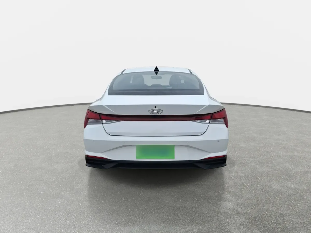 Hyundai Elantra 1.6 Cn7 Plus 4x2 Mt 4p año 2022