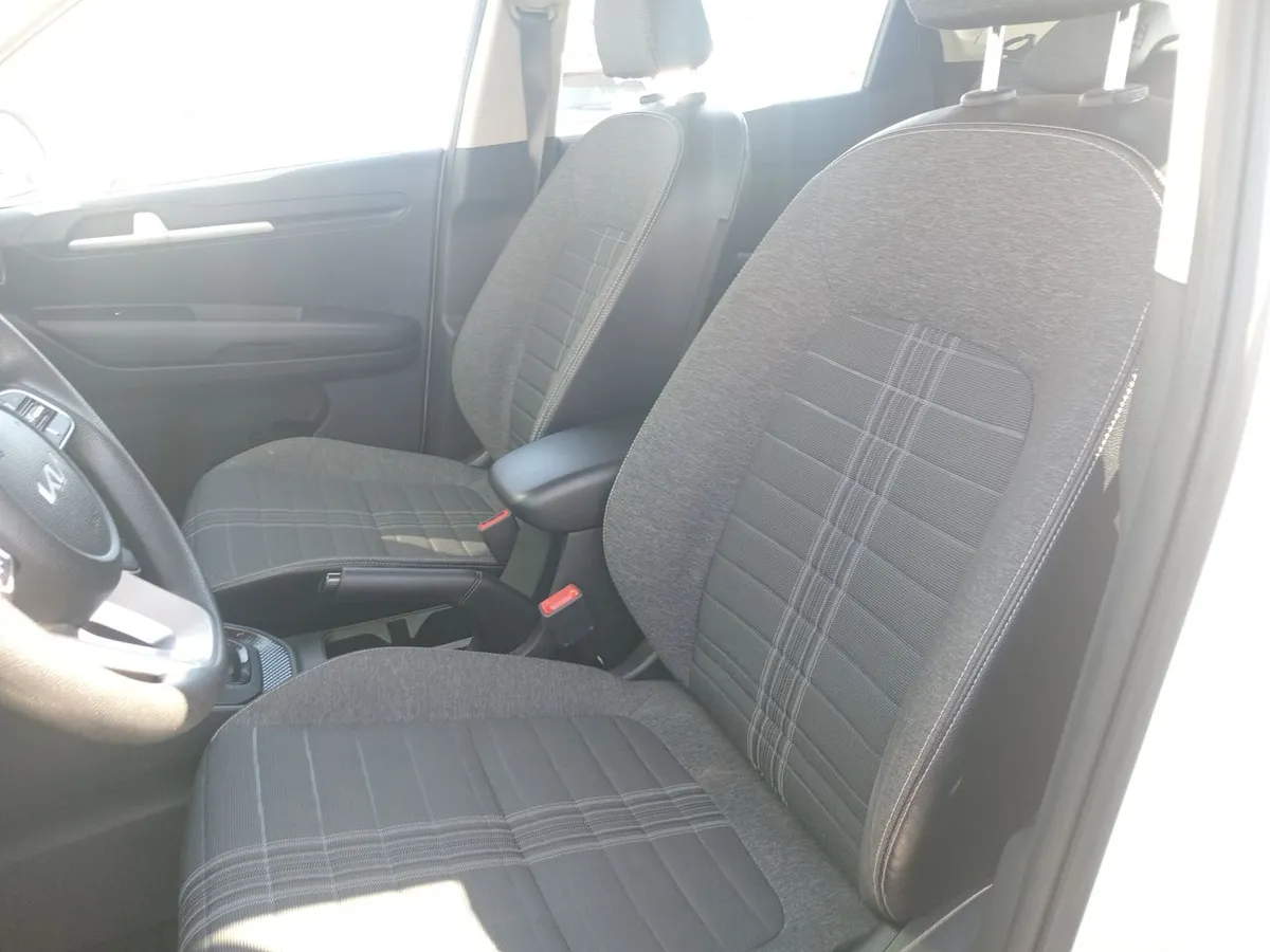 Kia Sonet 1.5 Ex 4x2 Ivt Ri At 5p año 2025