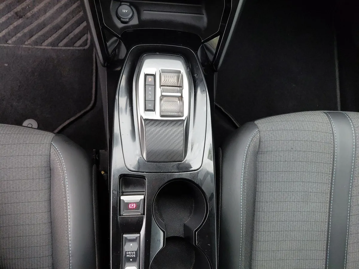 Peugeot 208 1.2 Puretech Allure Pack 130 4x2 Eat8 5p año 2024