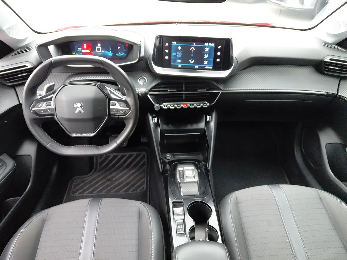 Peugeot 208 1.2 Puretech Allure Pack 130 4x2 Eat8 5p año 2024