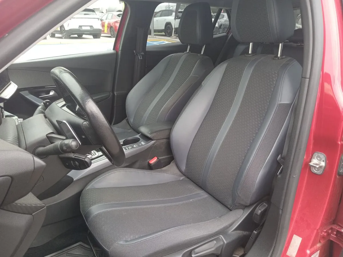 Peugeot 2008 1.2 Allure Bluehdi Diesel 4x2 130 At 5p año 2021