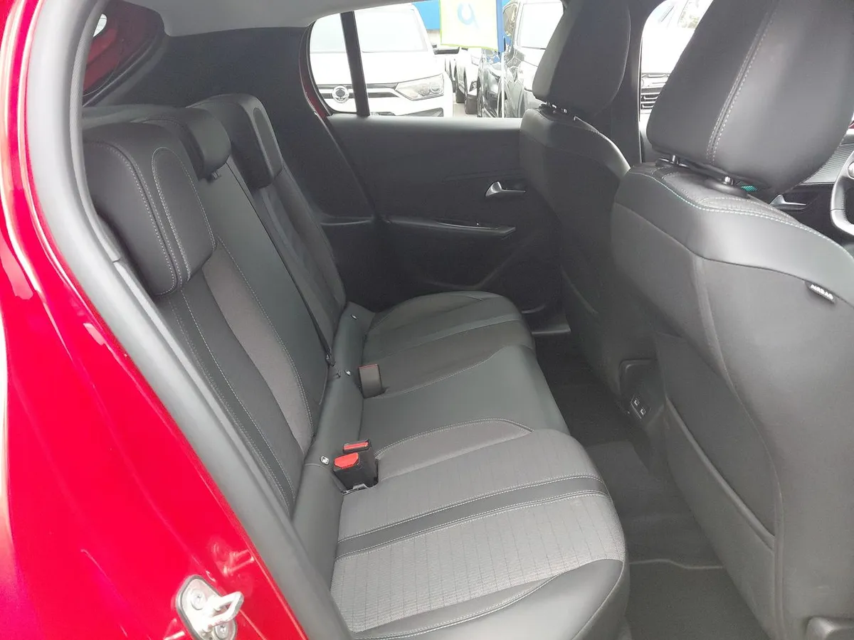 Peugeot 208 1.2 Puretech Allure Pack 130 4x2 Eat8 5p año 2024