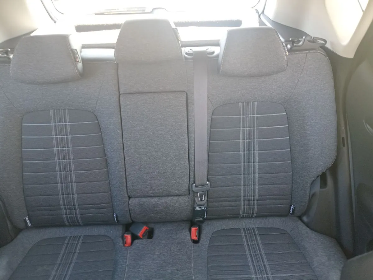 Kia Sonet 1.5 Ex 4x2 Ivt Ri At 5p año 2025