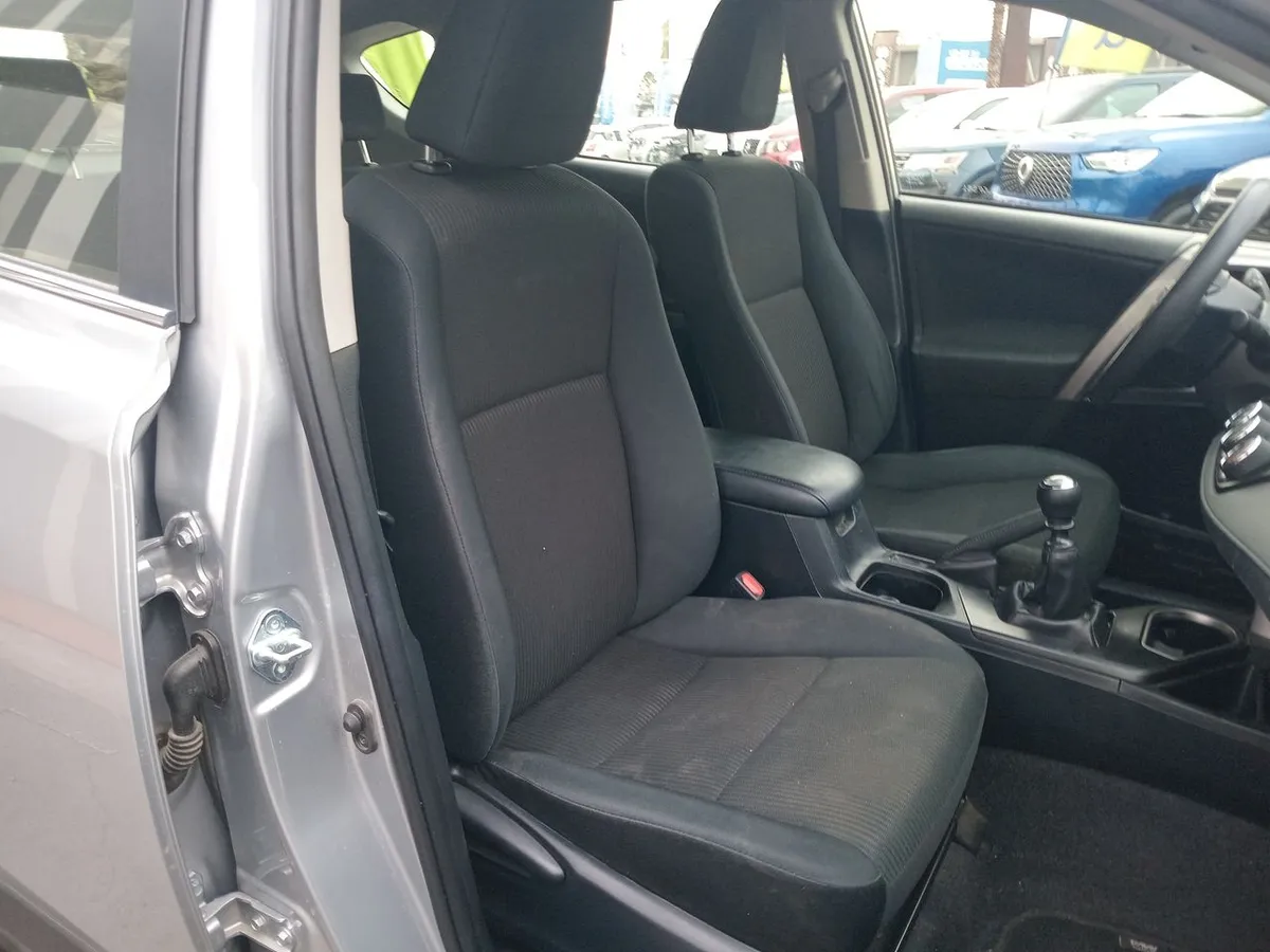 Toyota Rav 4 2.0 Adventure 4x2 Lujo Mt 5p año 2019