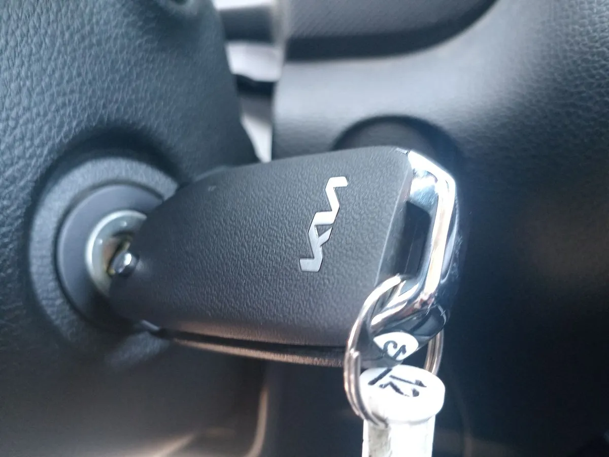 Kia Sonet 1.5 Ex 4x2 Ivt Ri At 5p año 2025