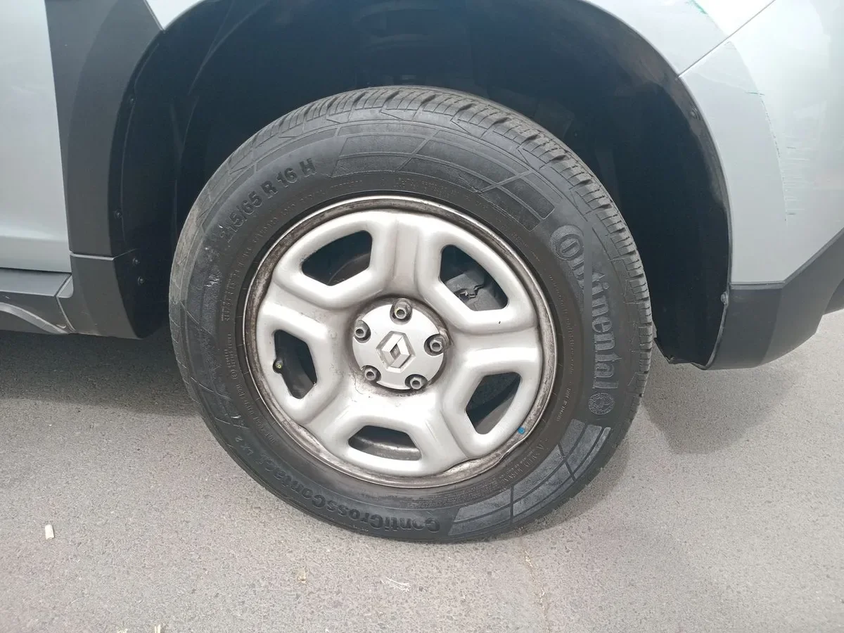 Renault Duster 1.6 Life 4x2 5mt 5p año 2021