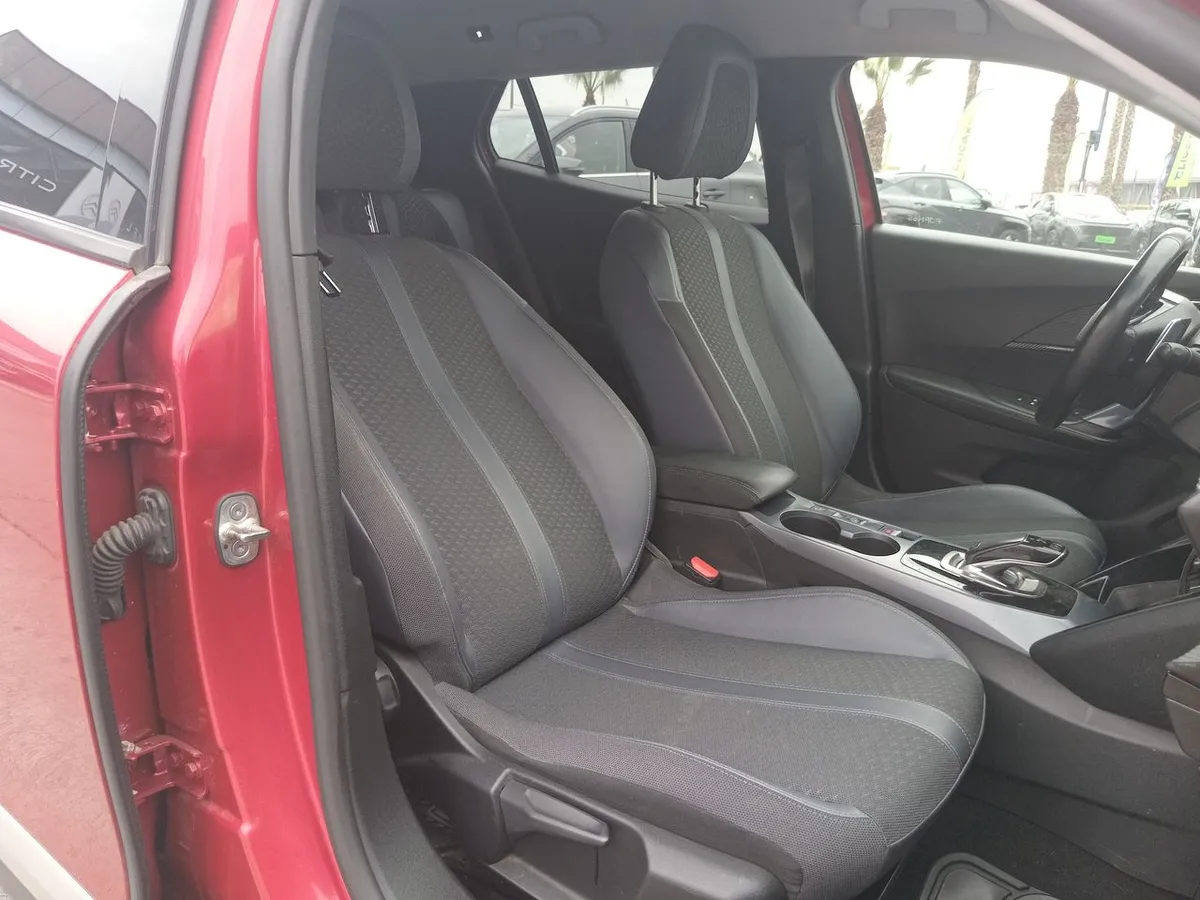 Peugeot 2008 1.2 Allure Bluehdi Diesel 4x2 130 At 5p año 2021