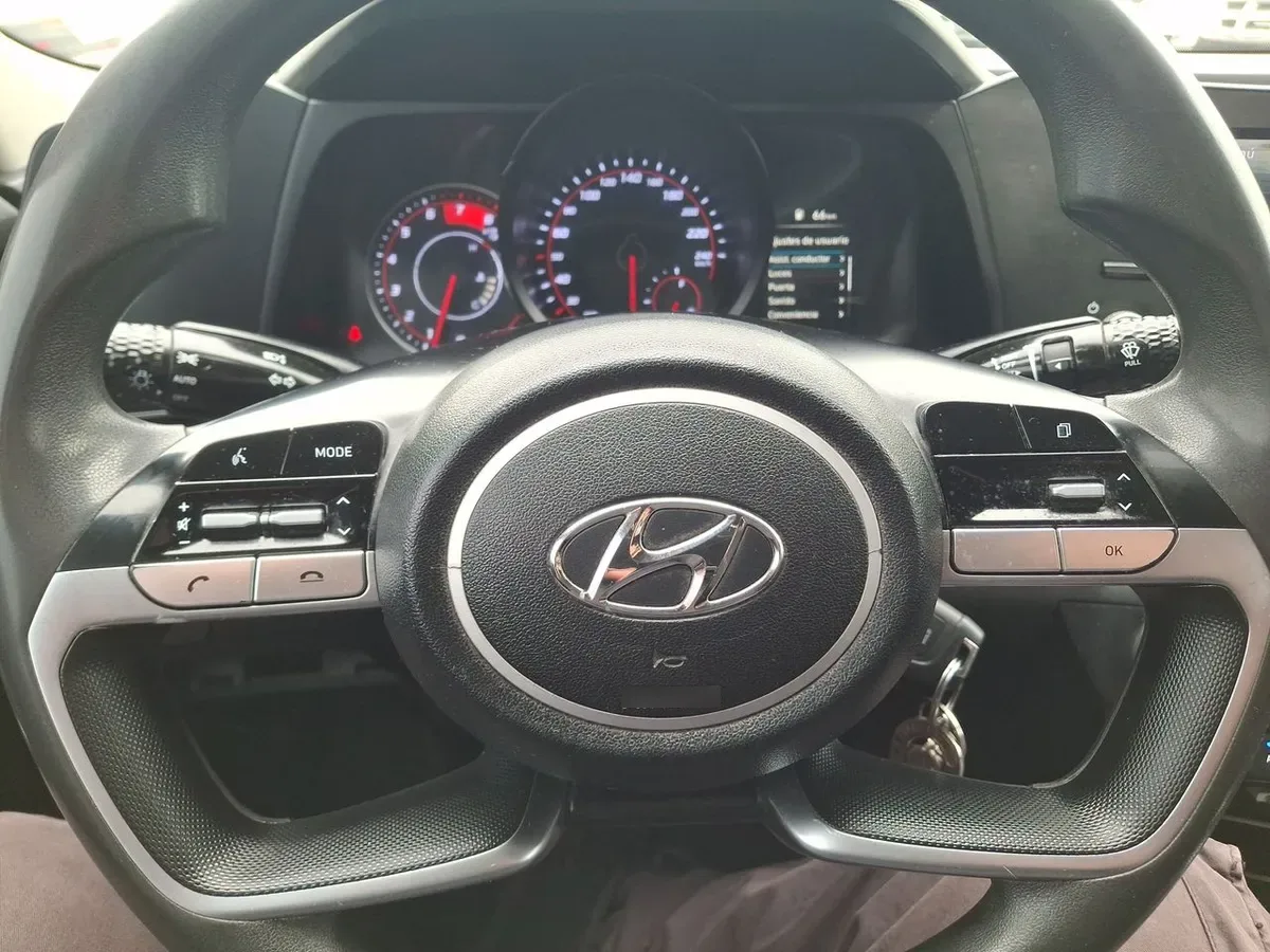 Hyundai Elantra 1.6 Cn7 Plus 4x2 Mt 4p año 2022