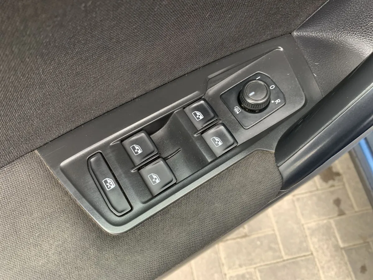 Volkswagen Tiguan 1.4 Tsi Comfortline 4x2 At 5p año 2021