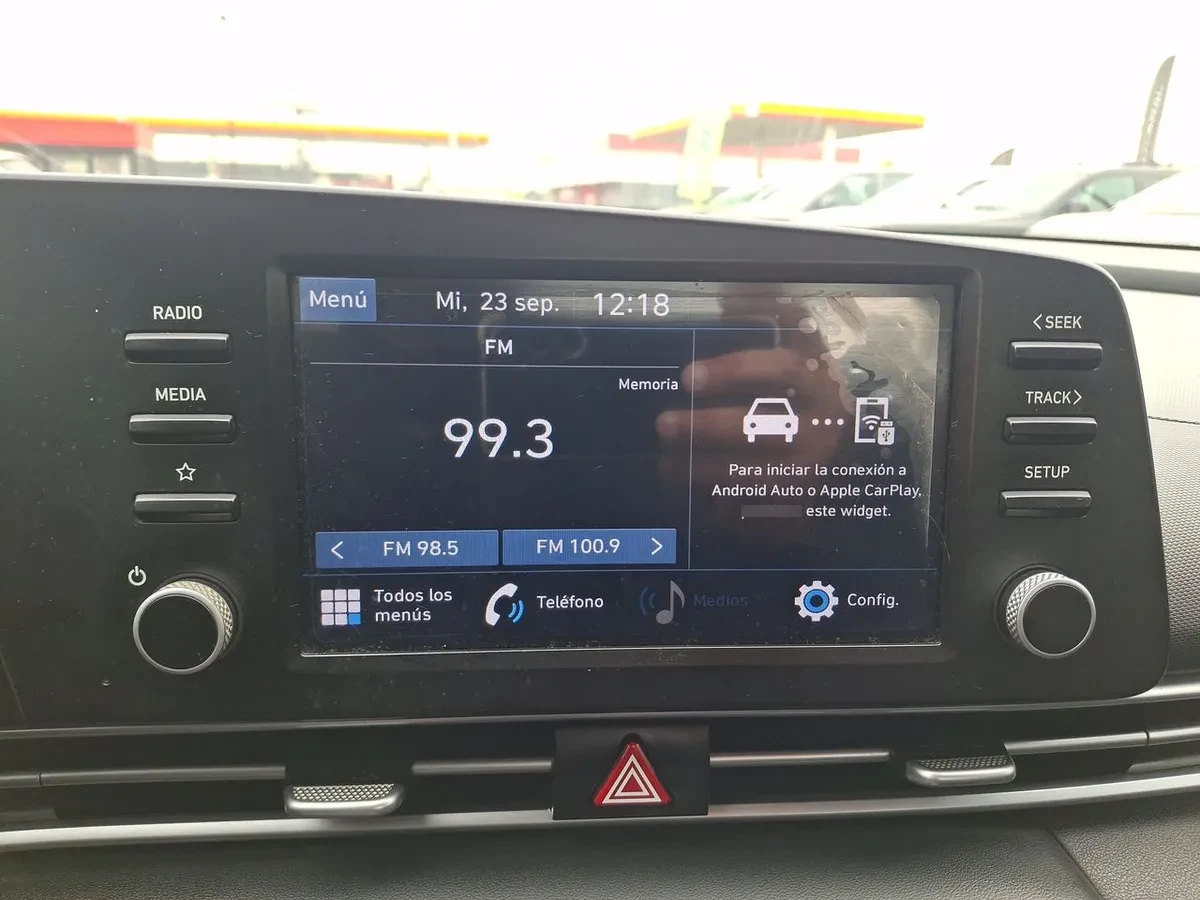 Hyundai Elantra 1.6 Cn7 Plus 4x2 Mt 4p año 2022