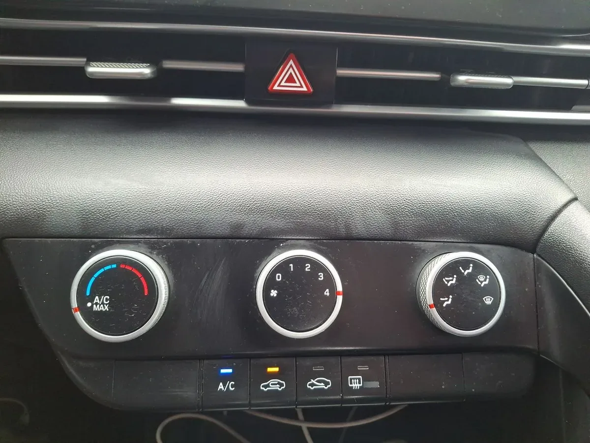 Hyundai Elantra 1.6 Cn7 Plus 4x2 Mt 4p año 2022