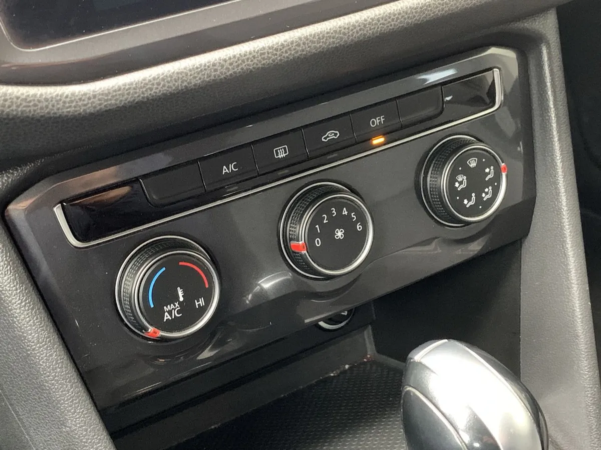 Volkswagen Tiguan 1.4 Tsi Comfortline 4x2 At 5p año 2021
