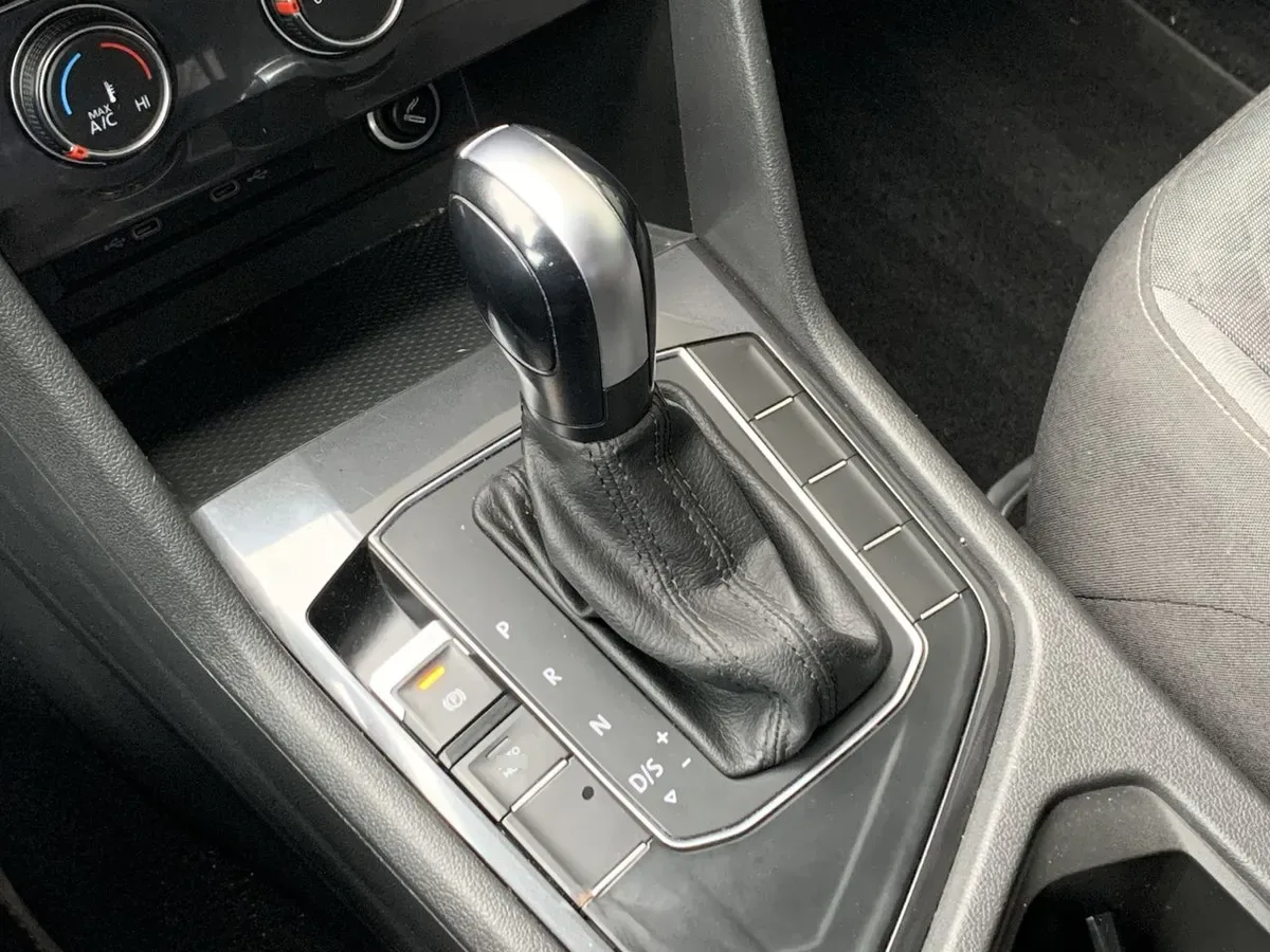 Volkswagen Tiguan 1.4 Tsi Comfortline 4x2 At 5p año 2021