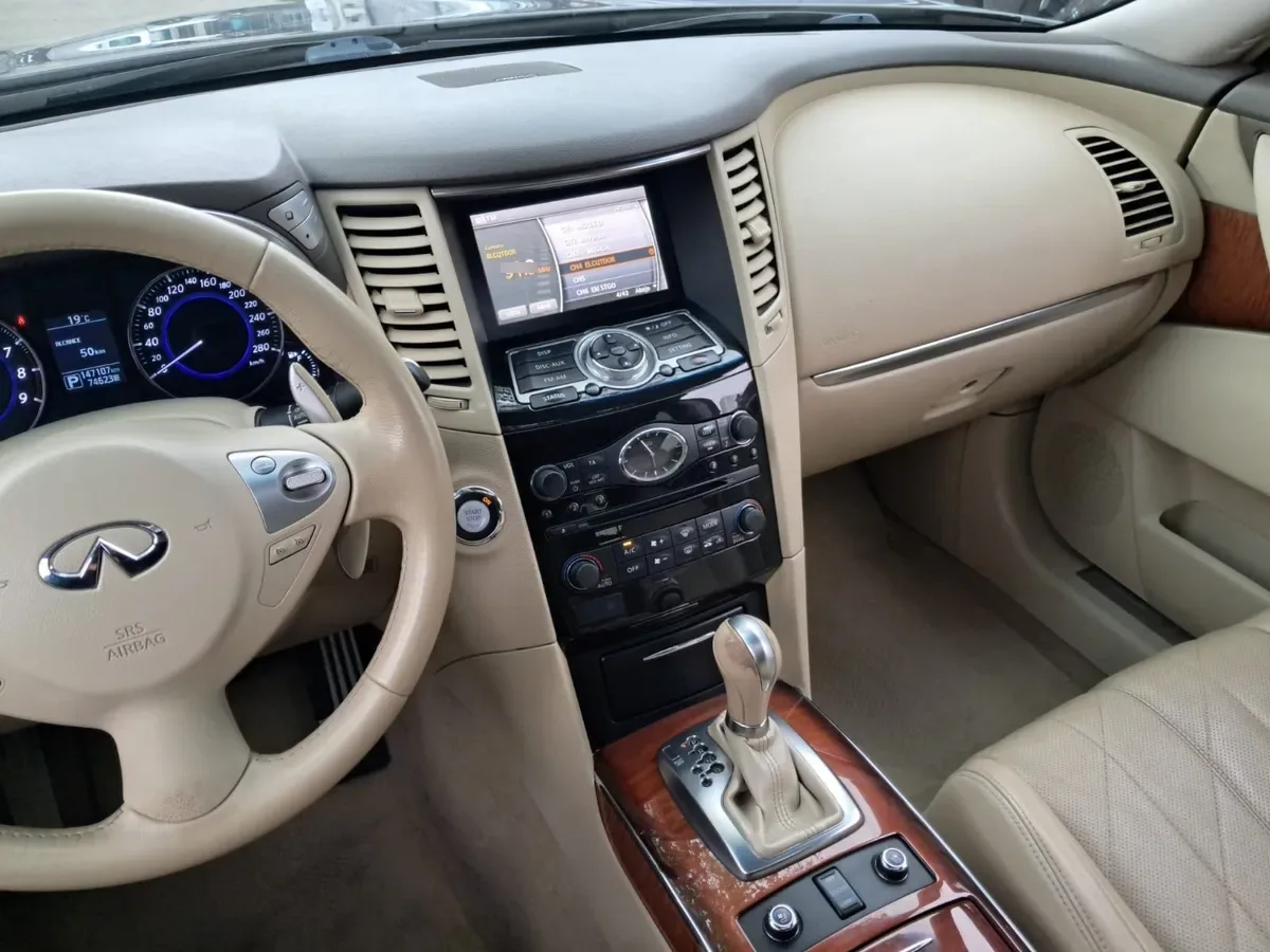 INFINITI QX70 3.7 At año 2015