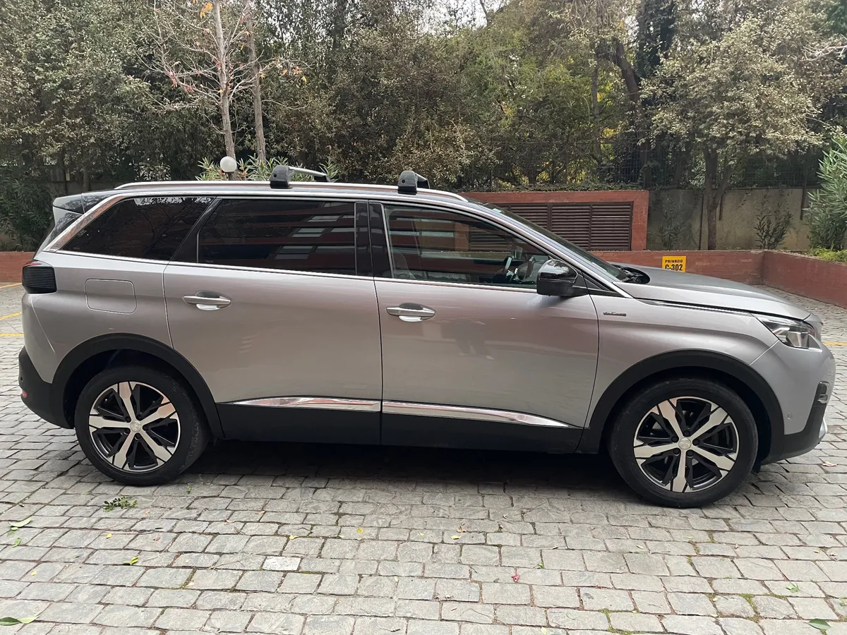 PEUGEOT 5008 1.5 Active Bluehdi 130 At Diesel año 2020