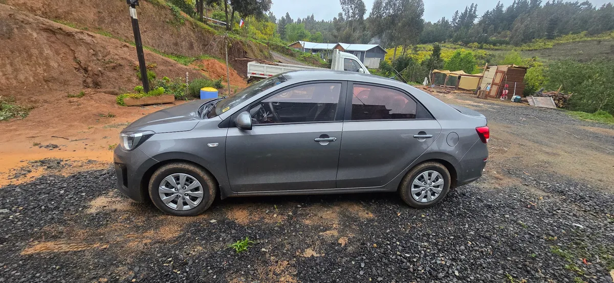 KIA MOTORS SOLUTO Soluto Lx 1.4l 5mt Ac año 2022