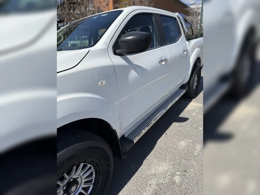 Nissan Navara 2.3d Se Diesel 4x2 Dob.cab. Mt 4p año 2021