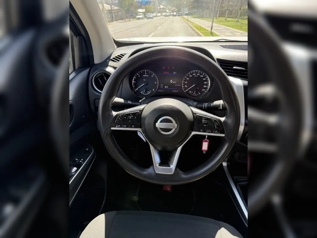 Nissan Navara 2.3d Se Diesel 4x2 Dob.cab. Mt 4p año 2021