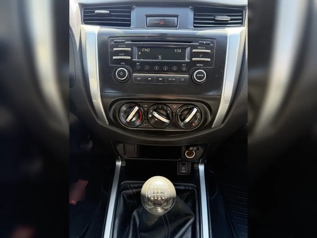 Nissan Navara 2.3d Se Diesel 4x2 Dob.cab. Mt 4p año 2021