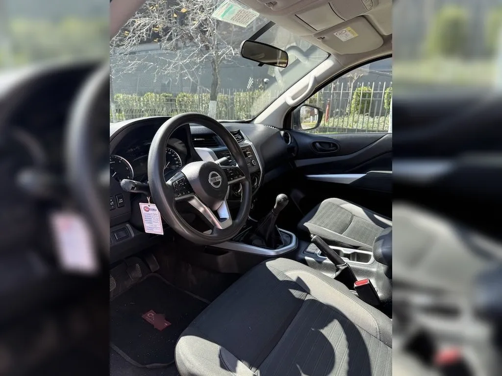 Nissan Navara 2.3d Se Diesel 4x2 Dob.cab. Mt 4p año 2021