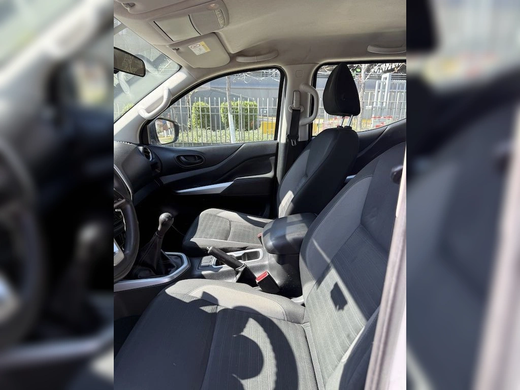 Nissan Navara 2.3d Se Diesel 4x2 Dob.cab. Mt 4p año 2021