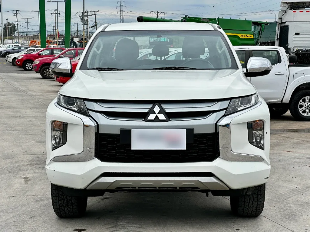 Mitsubishi L200 L200 4x2 Katana D/c 2.4 Td Mt Cr año 2023