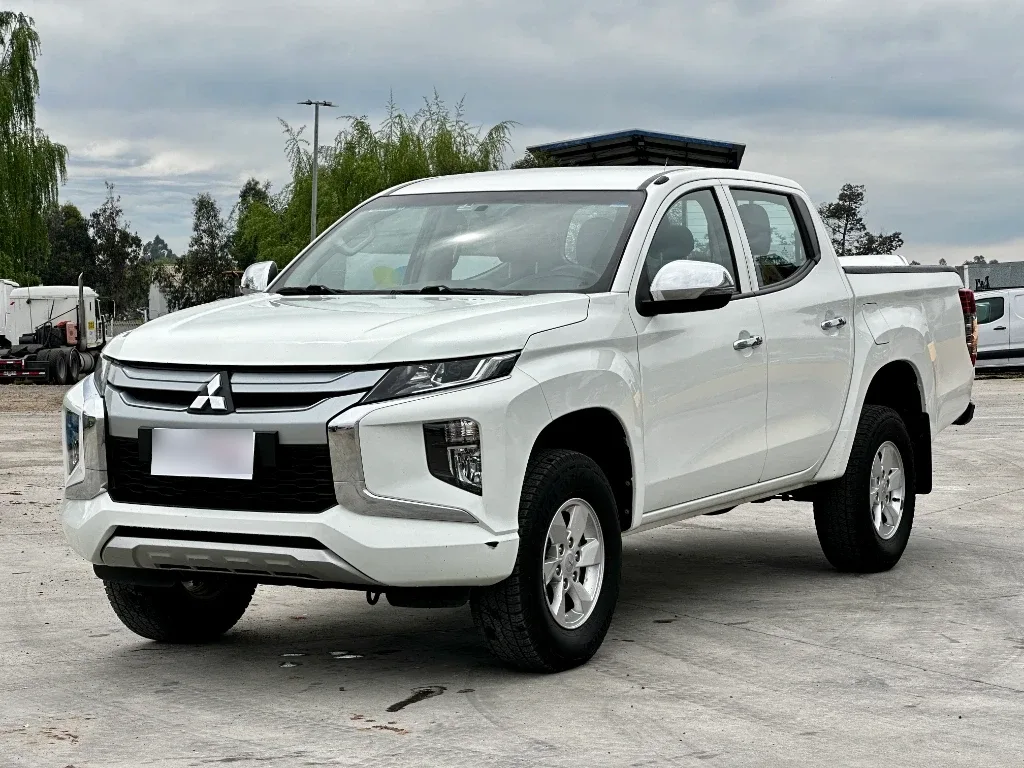 Mitsubishi L200 L200 4x2 Katana D/c 2.4 Td Mt Cr año 2023