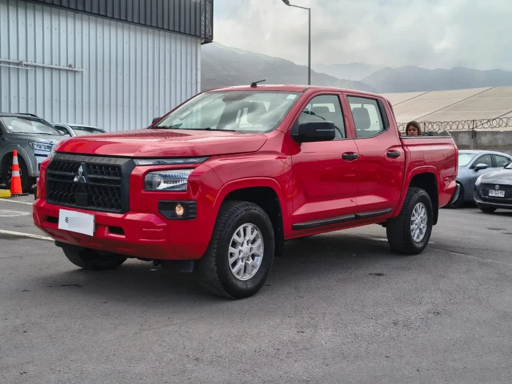 Mitsubishi L200 Katana D/c 2.4 Tdi Mt Xrt 4x4 año 2024