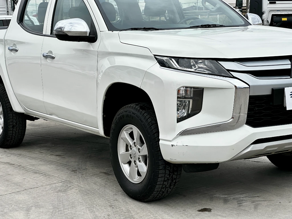 Mitsubishi L200 L200 4x2 Katana D/c 2.4 Td Mt Cr año 2023